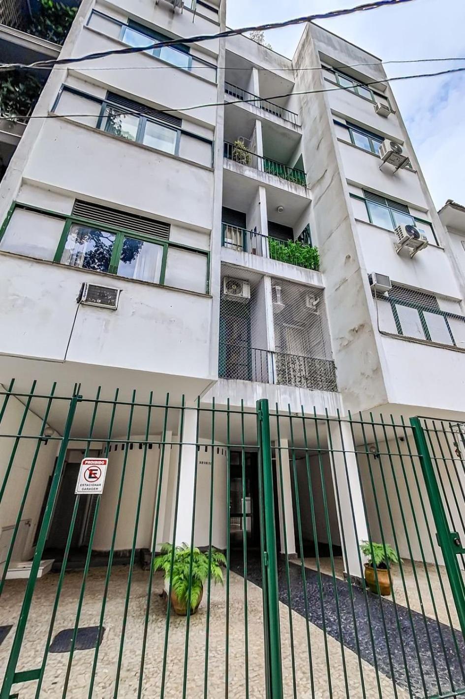 Apartamento 2qtos A 550m Da Do Leblon | Hc 762/201 *