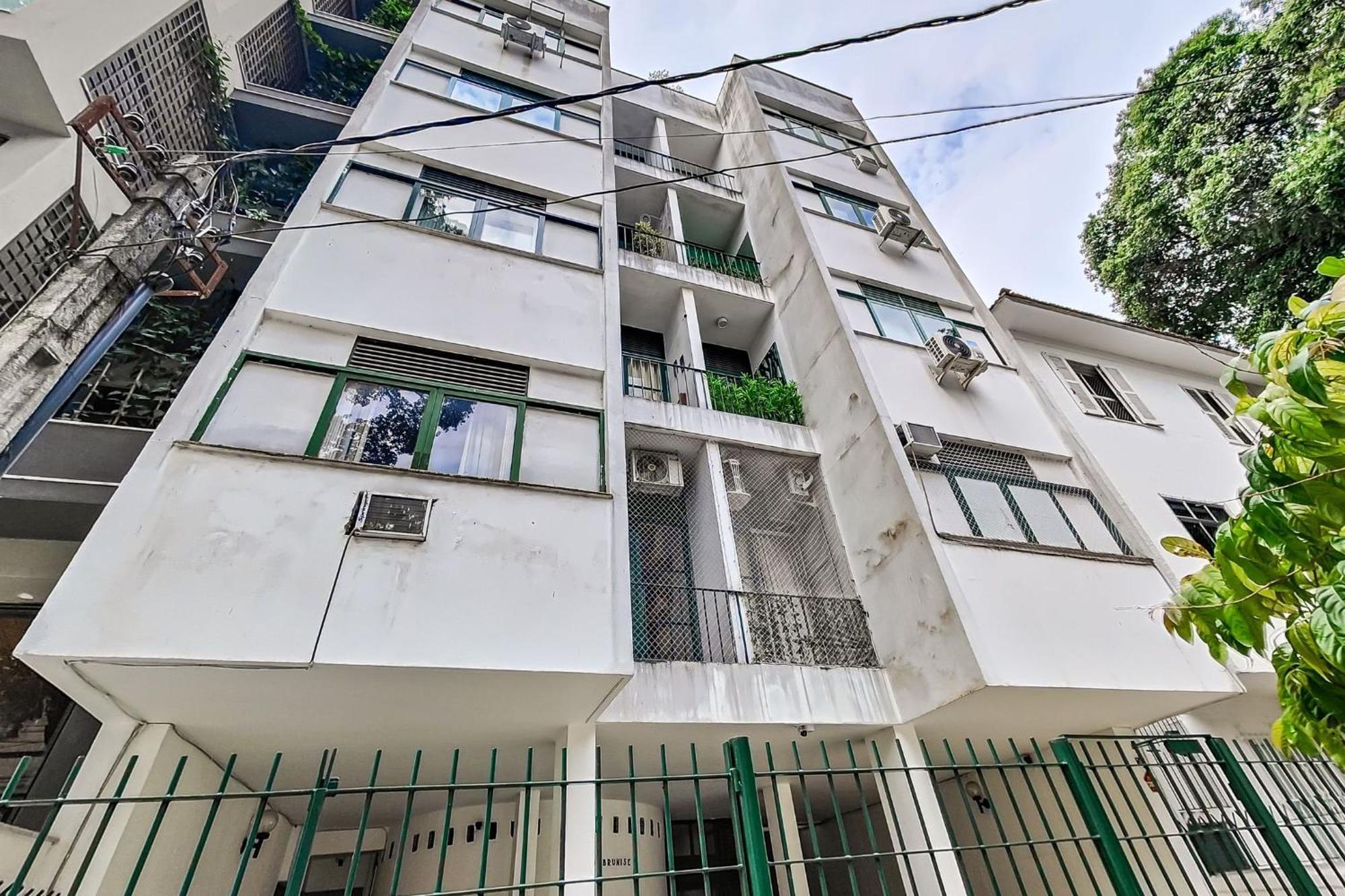 Apartamento 2qtos A 550m Da Do Leblon | Hc 762/201 *