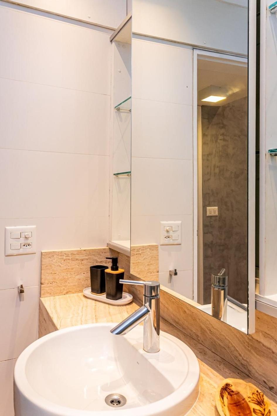 Apartamento 2qtos A 550m Da Do Leblon | Hc 762/201 Rio de Janeiro