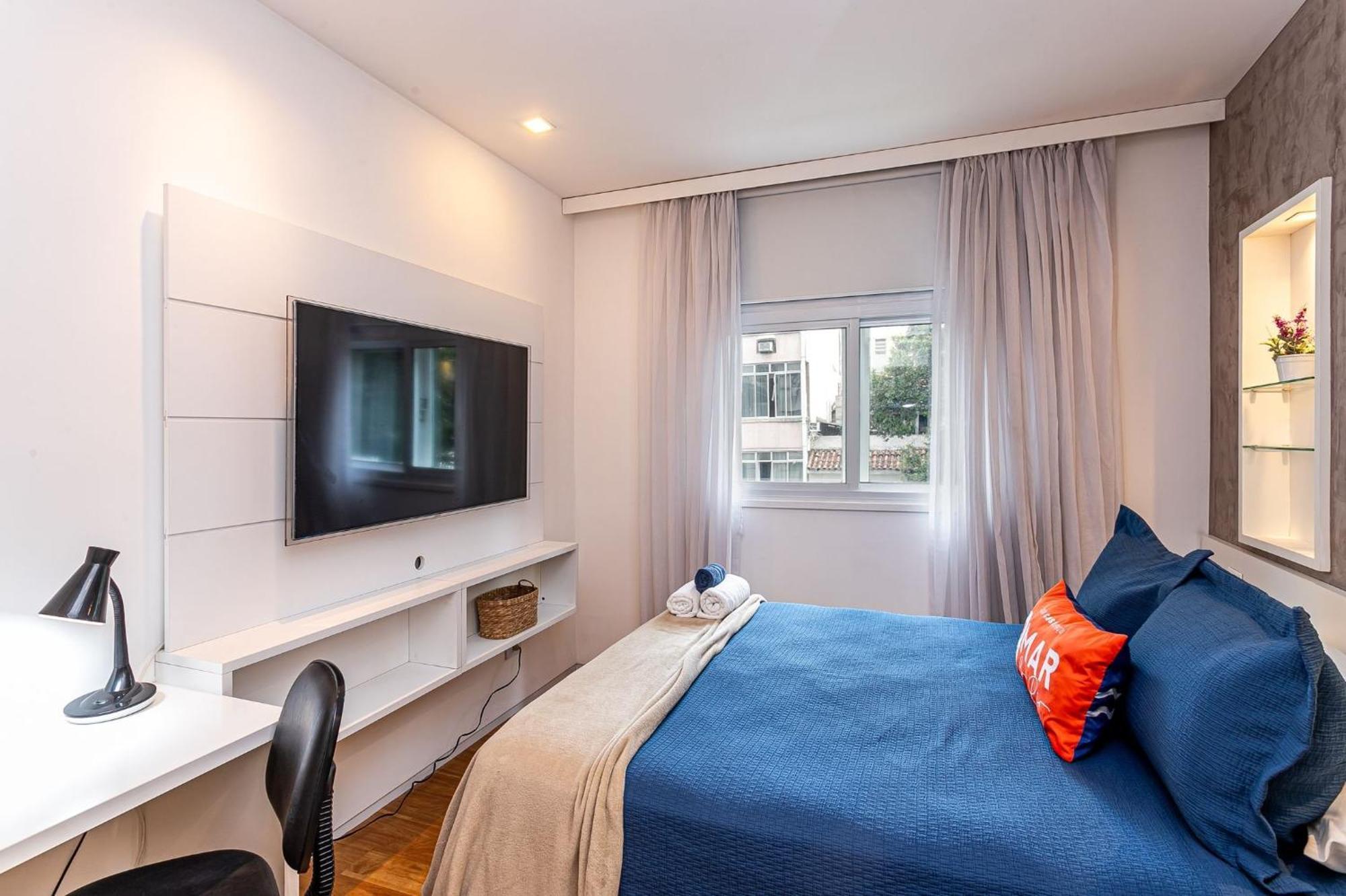 Apartamento 2qtos A 550m Da Do Leblon | Hc 762/201 *